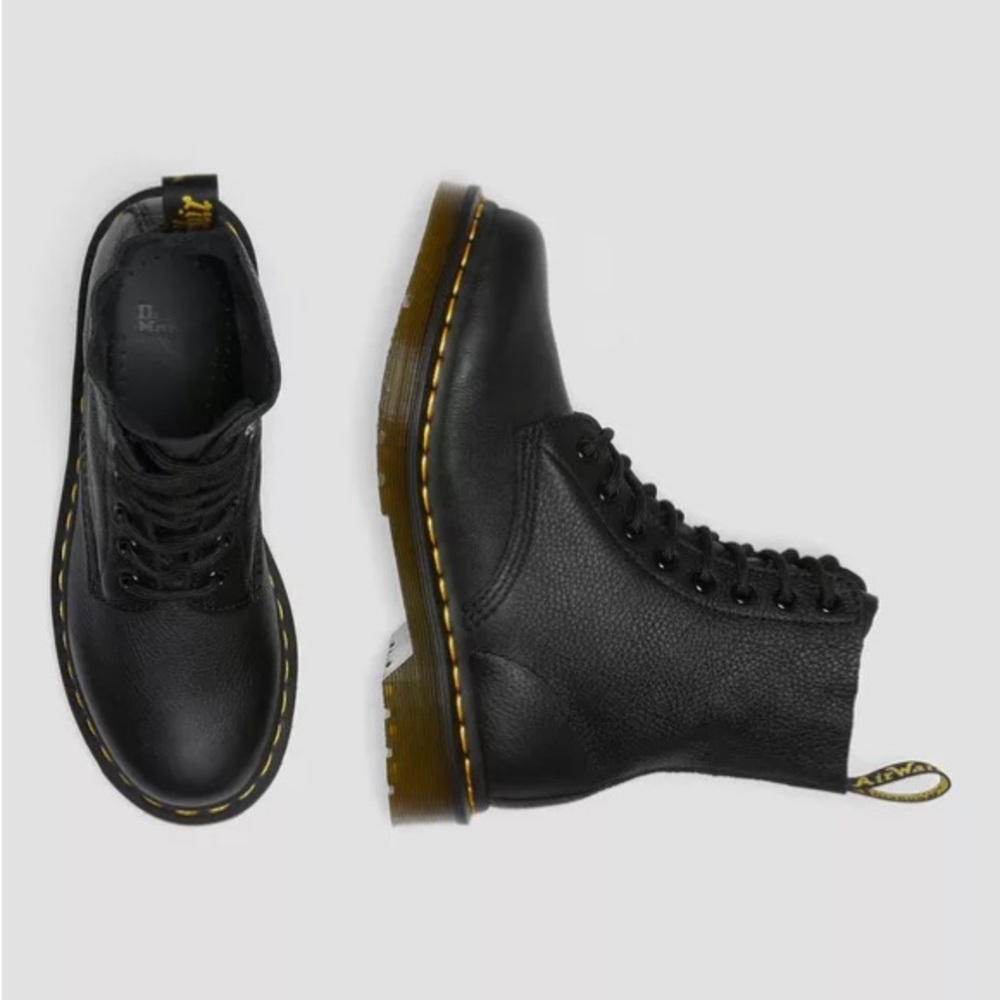 Dr Martens / Black Pascal Leather Size 8 39 lace up boots